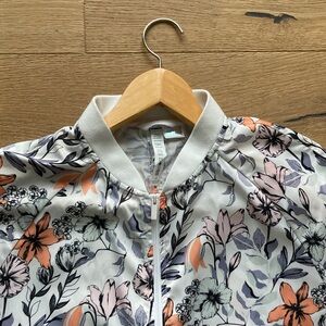 Diadora Floral Lightweight Rain Jacket with Zippered Front and Pockets